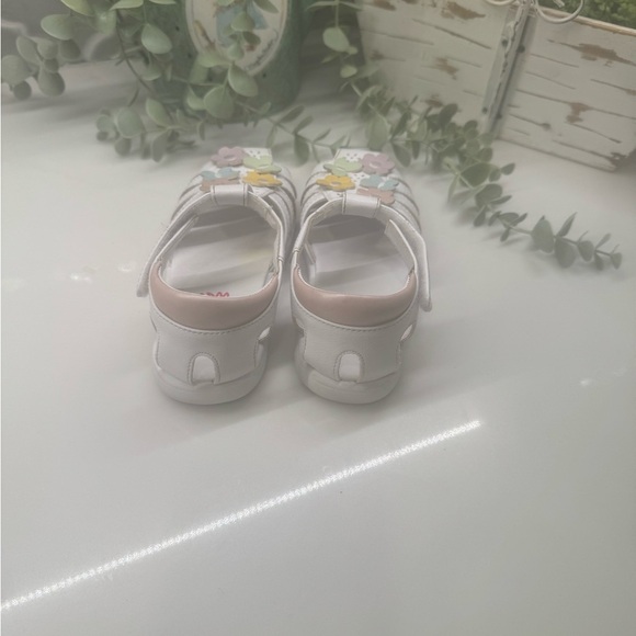 Girls Rachel’s Spring/Easter sandals size 10 - Picture 2 of 8